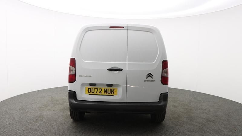 Begagnad Citroën Berlingo PureTech 110 HK (80 kW) 2023 Vit Minibuss