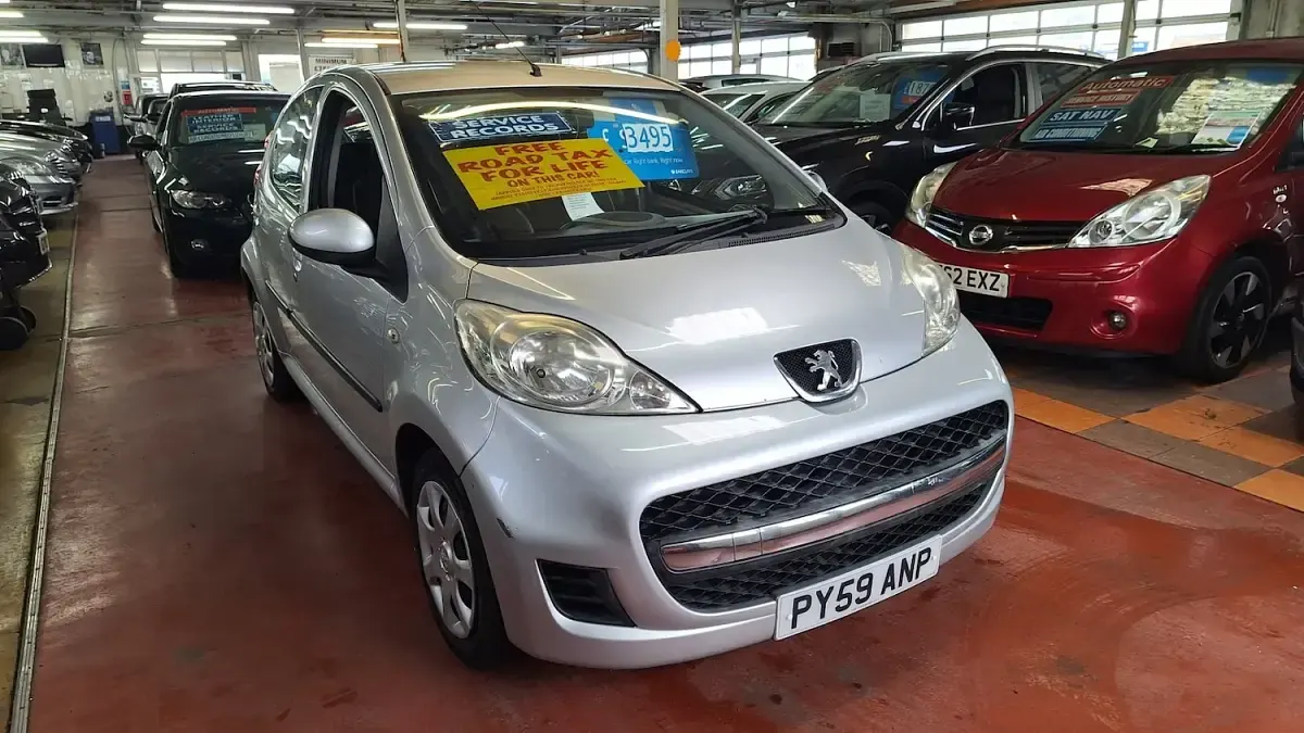 Used Peugeot 107 68 HP (50 kW) 2009 Silver Hatchback
