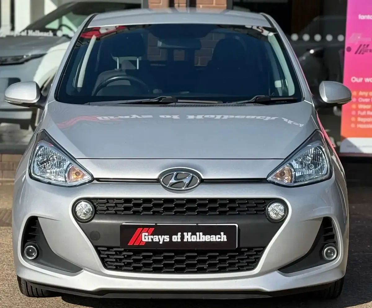 Used Hyundai i10 Premium 87 HP (63 kW) 2017 Silver Hatchback