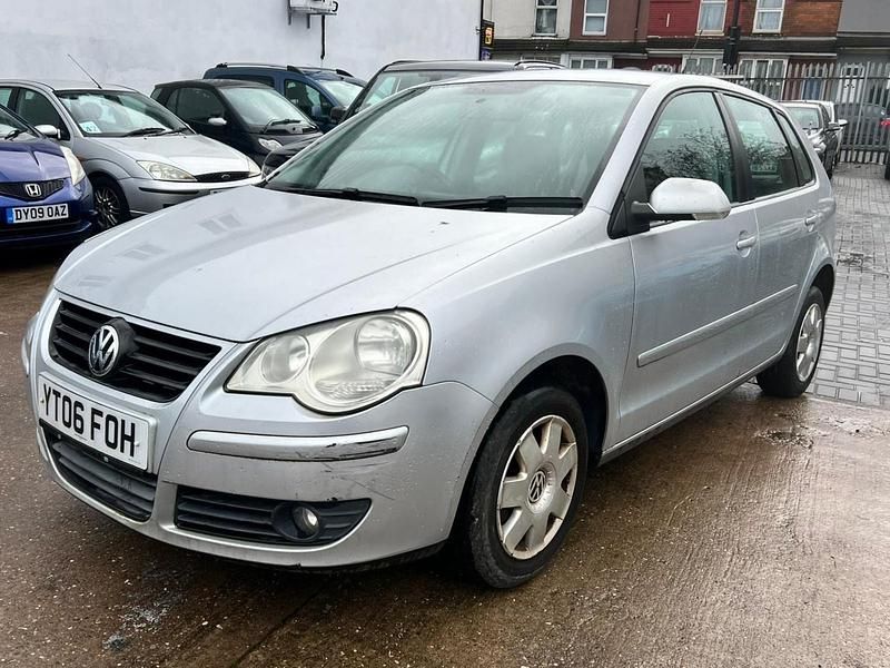 Used VW Polo S 75 HP (55 kW) 2006 Silver Hatchback