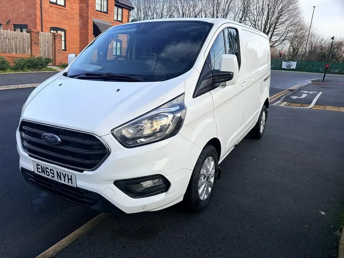 Used Ford Transit Custom Limited 130 HP (95 kW) 2020 White Van