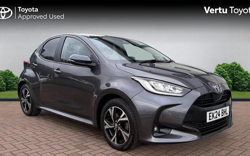 Used 2025 Toyota Yaris Hybrid Design Hatchback | £17,436 (Good price) - Image 1/4