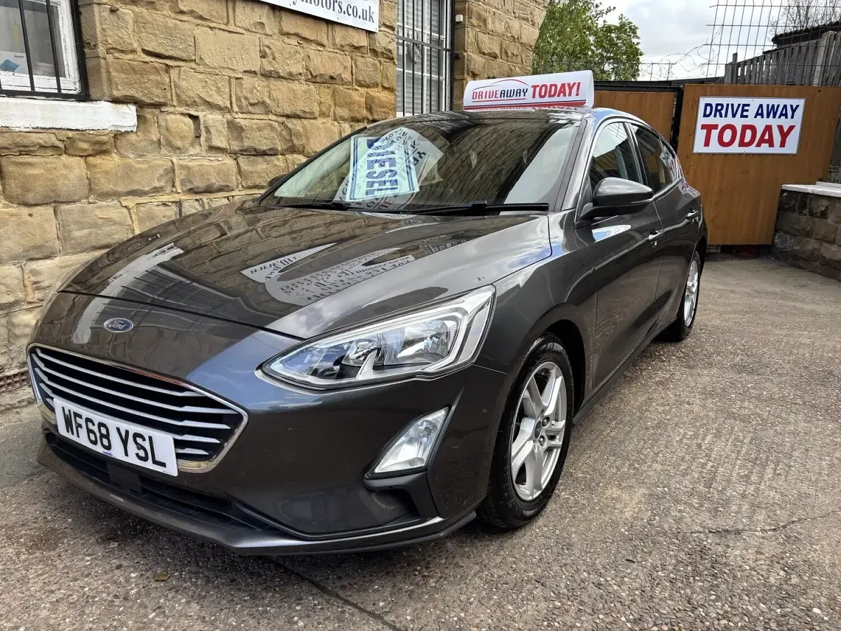 Used Ford Focus Zetec 95 HP (69 kW) 2018 Grey Hatchback