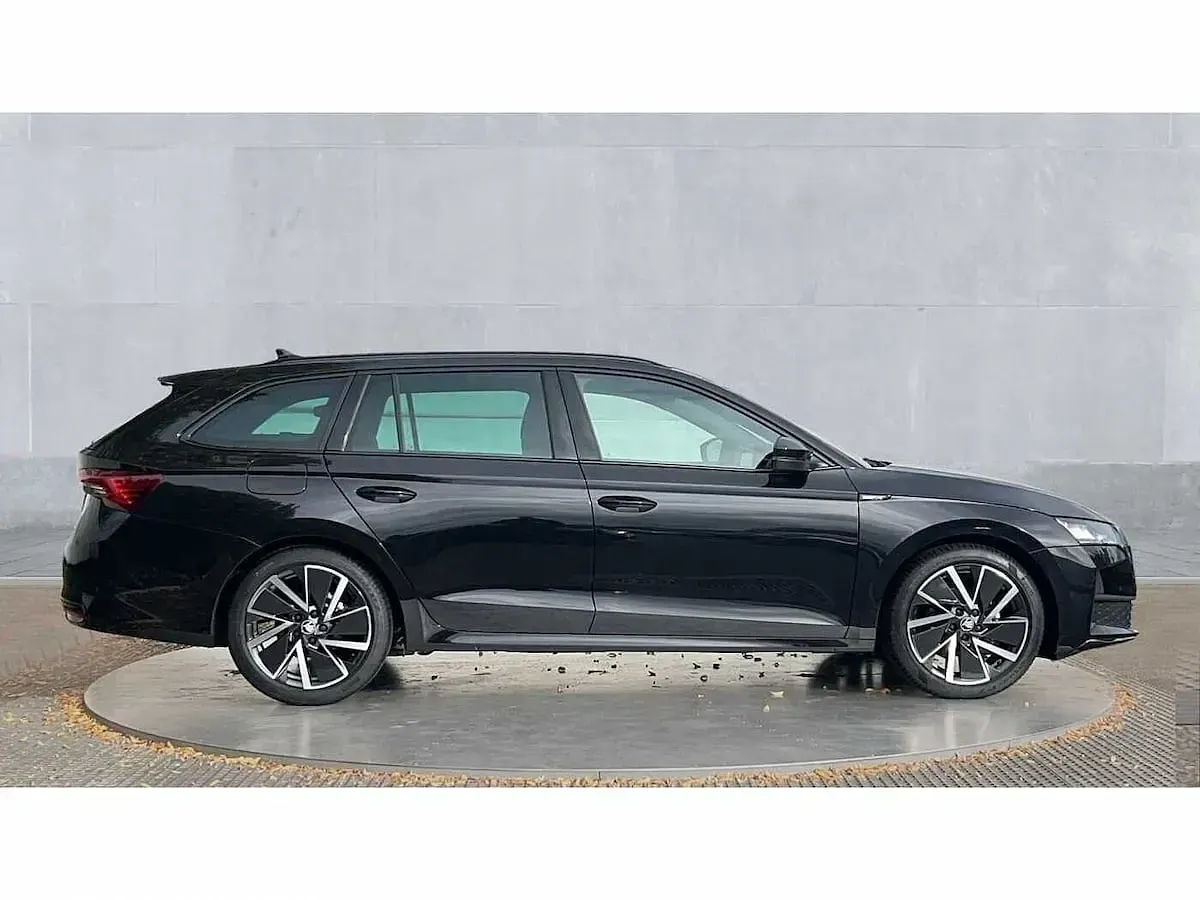 Used Skoda Octavia SportLine 150 HP (110 kW) 2025 Black magic pearl effect Estate