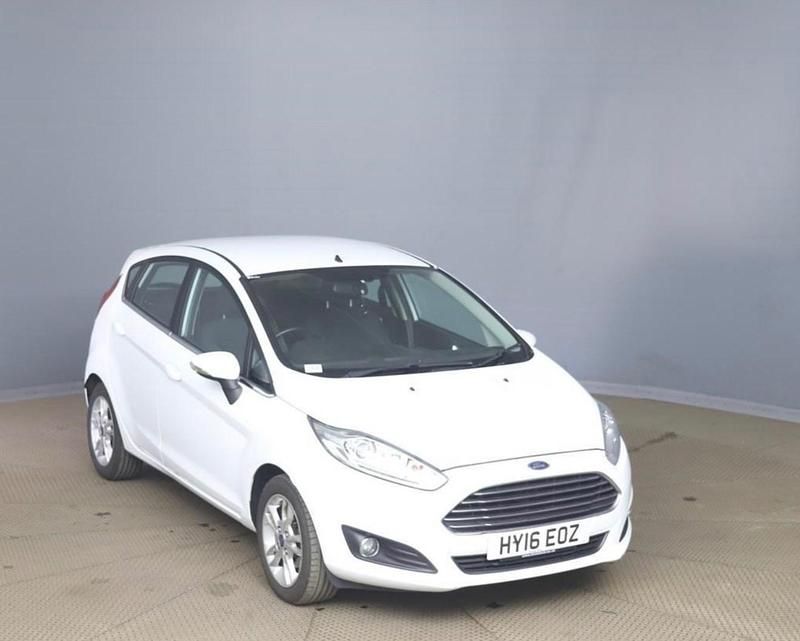 Used Ford Fiesta Zetec 2016 White Hatchback