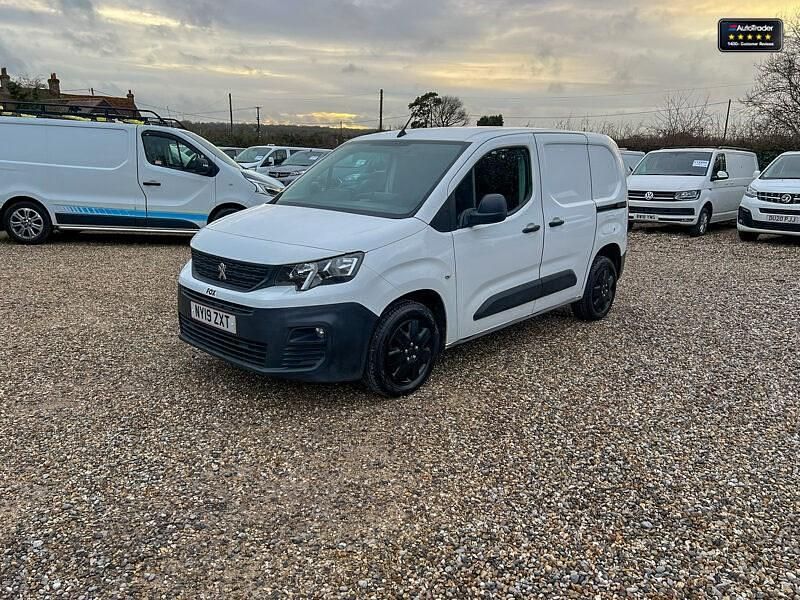 Used Peugeot Partner 131 HP (96 kW) 2019 White MPV