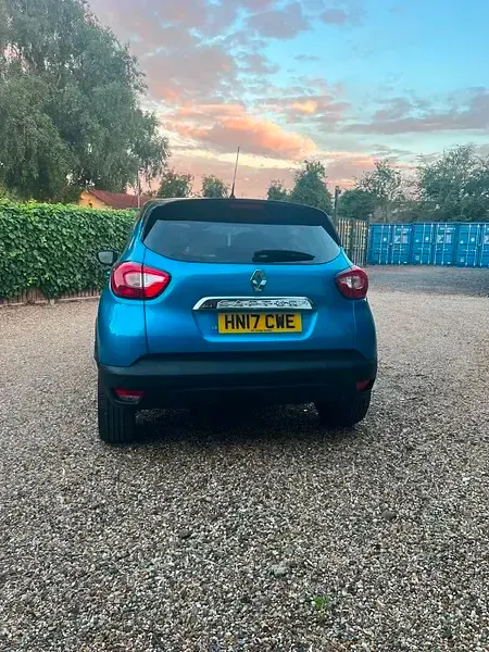 Used Renault Captur Dynamique 120 HP (88 kW) 2017 Blue/black SUV