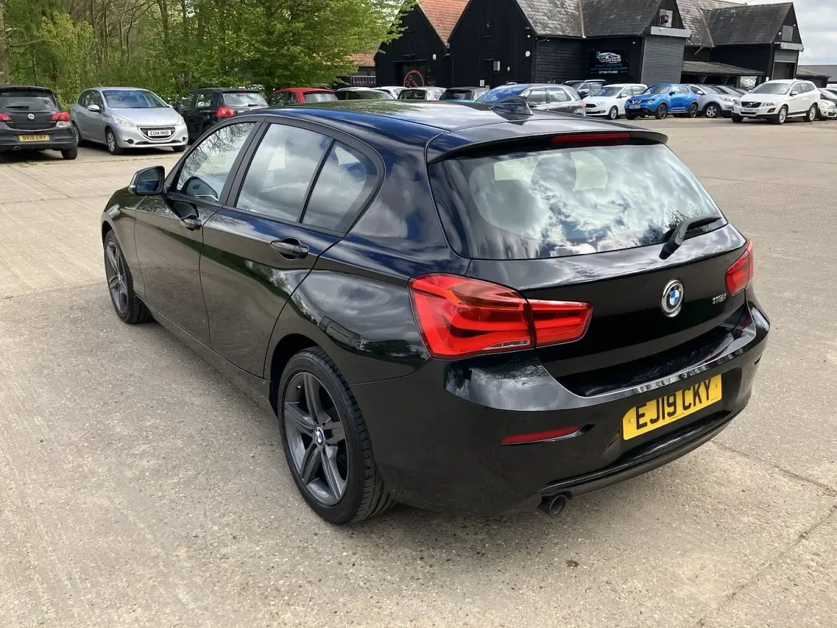 Used BMW 118 Sport Line 2019 Black Hatchback