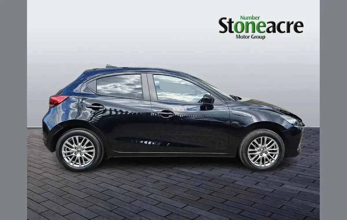 Usado Mazda 2 Inclusive 88 CV (64 kW) 2022 Negro Utilitario