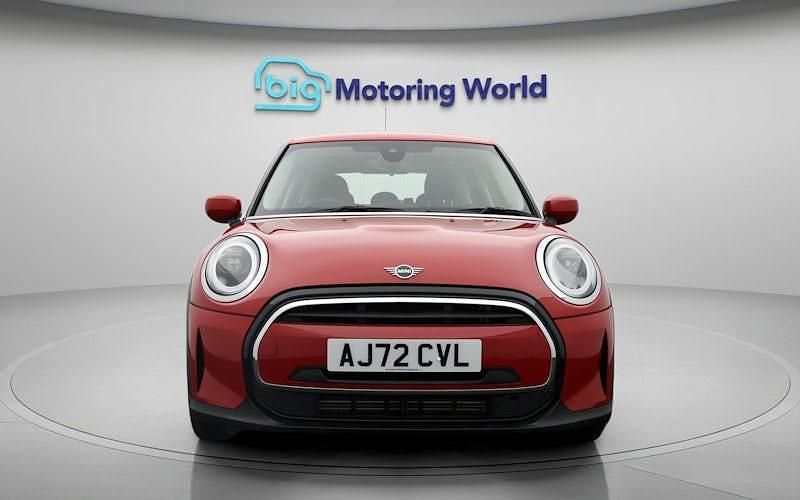 Begagnad Mini Cooper Classic 136 HK (100 kW) 2022 Röd Halvkombi