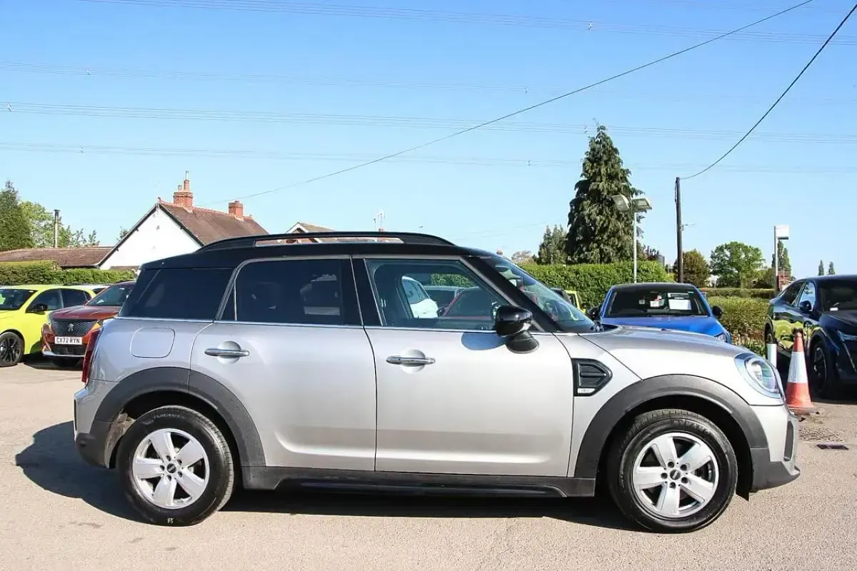 Usado Mini Cooper Countryman Classic 134 HP (98 kW) 2023 Cinzento SUV