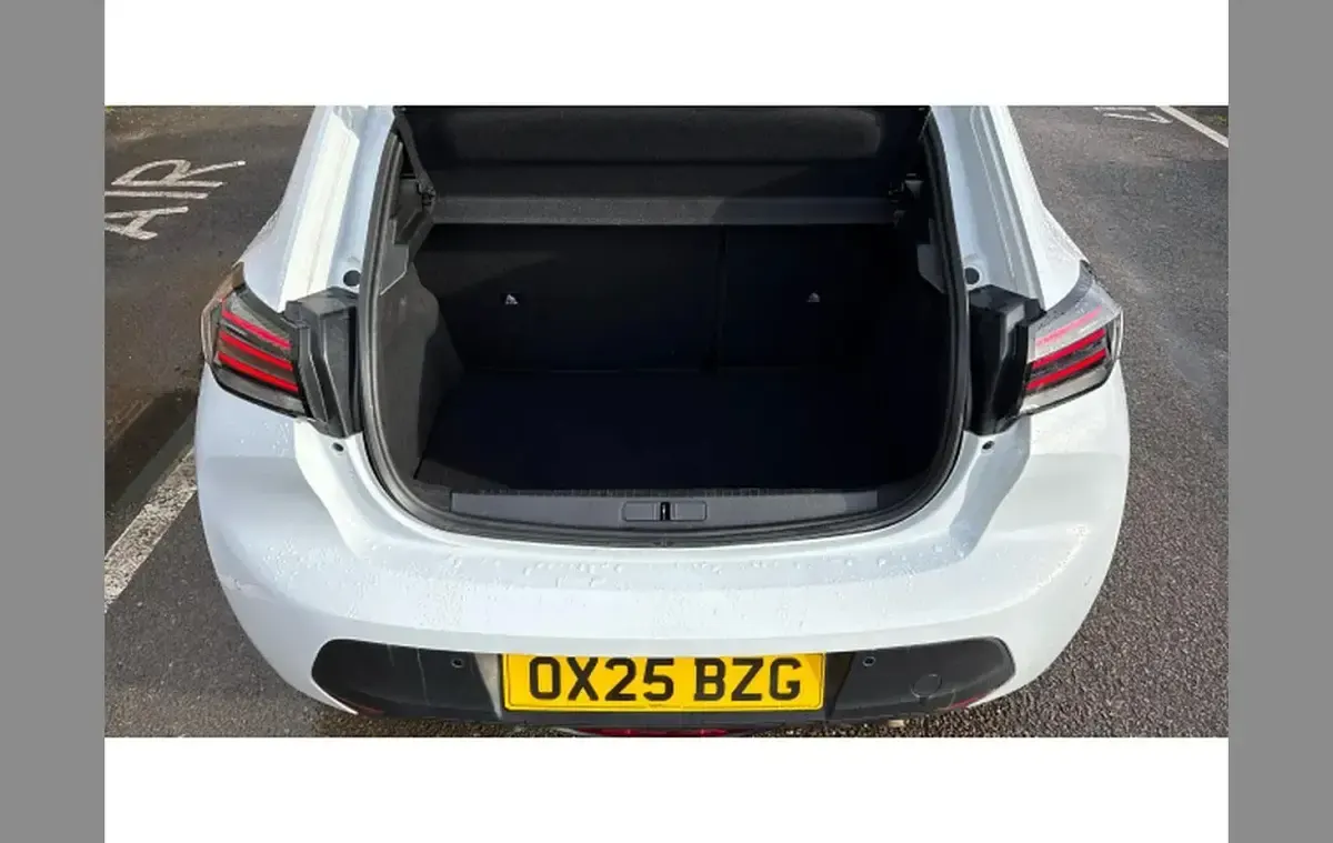 Used Peugeot 208 Style 101 HP (74 kW) 2024 Other Hatchback