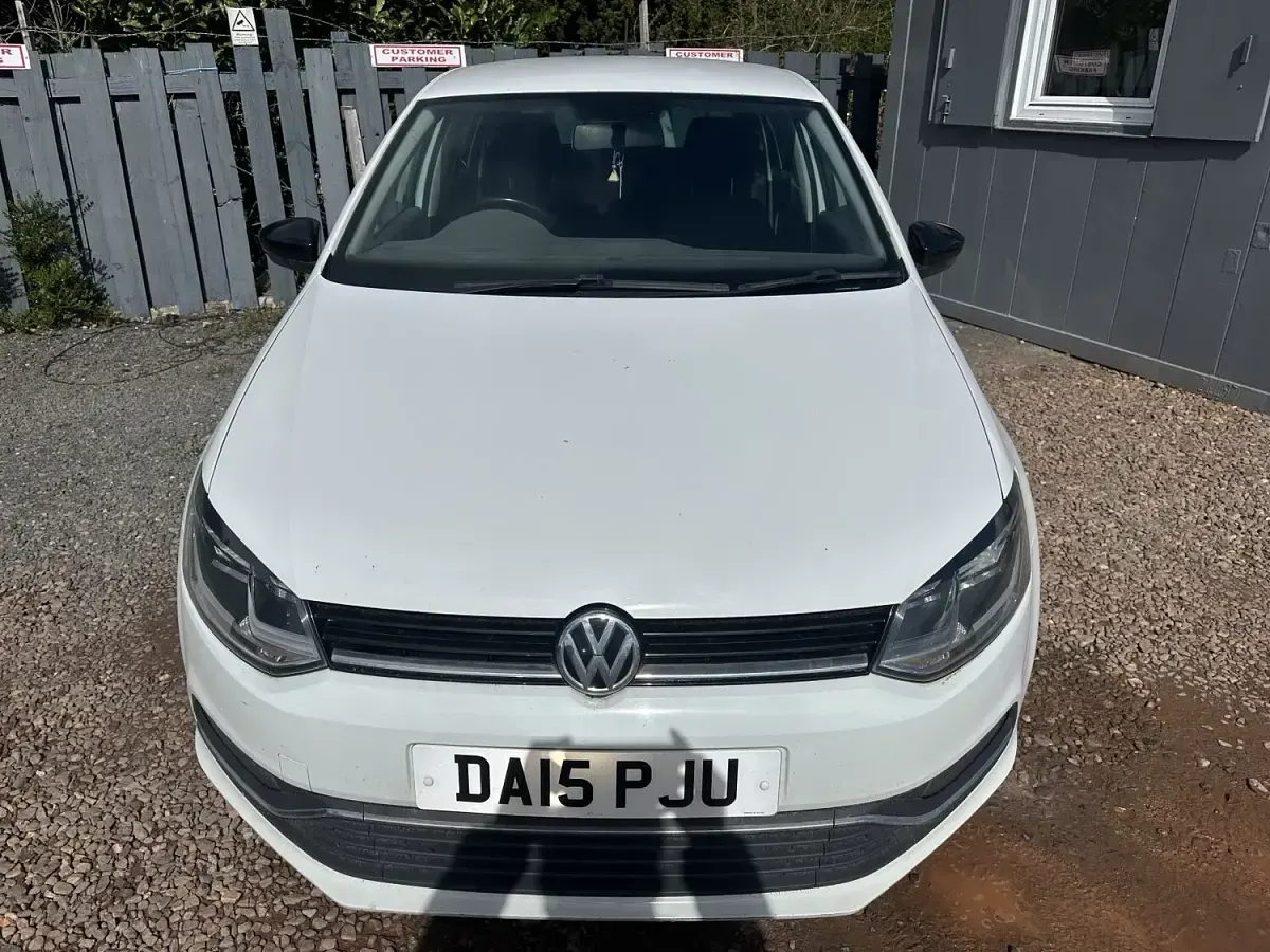 Used VW Polo Design 90 HP (66 kW) 2015 White Hatchback