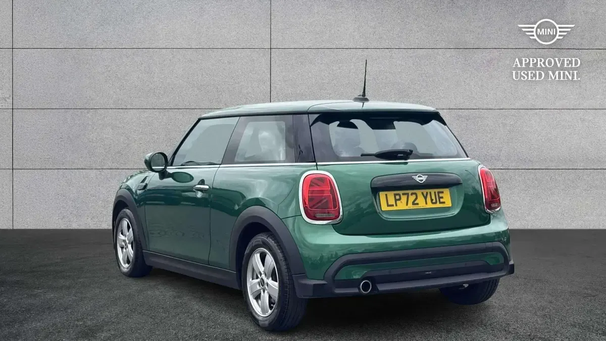 Usado Mini Cooper Classic 134 HP (98 kW) 2023 Verde Citadino