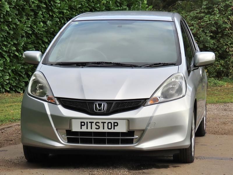 Used Honda Jazz ES 99 HP (72 kW) 2014 Silver Hatchback