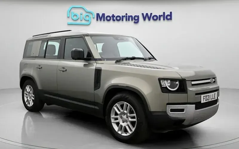 Used Land Rover Defender S 250 HP (183 kW) 2024 SUV