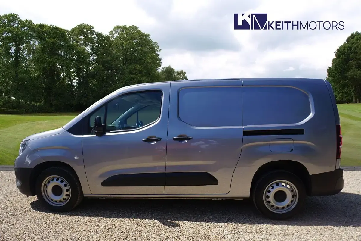 Used Vauxhall Combo S 130 HP (95 kW) 2024 Grey MPV