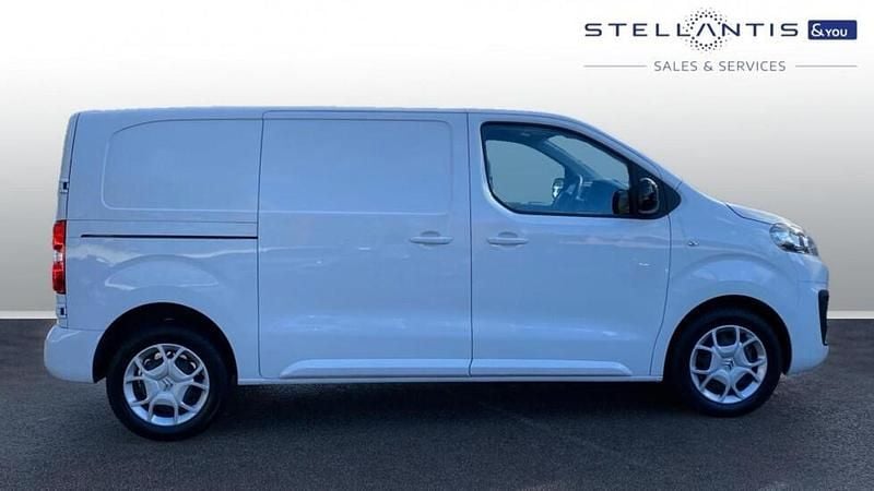 White Used 2023 Citroën Dispatch MPV | £20,990 (Good price) - Image 1/4
