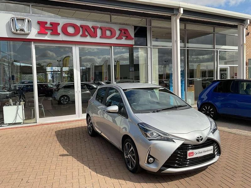 Silver Used 2018 Toyota Yaris Hatchback | £11,499 (Fair price) - Image 1/4