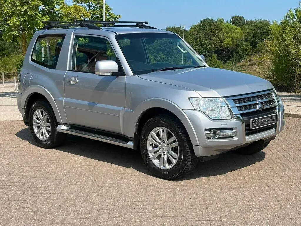 Used Mitsubishi Shogun 187 HP (137 kW) 2016 Silver SUV