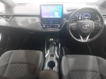Usado Toyota Corolla 140 HP (102 kW) 2023 Vermelho Carrinha