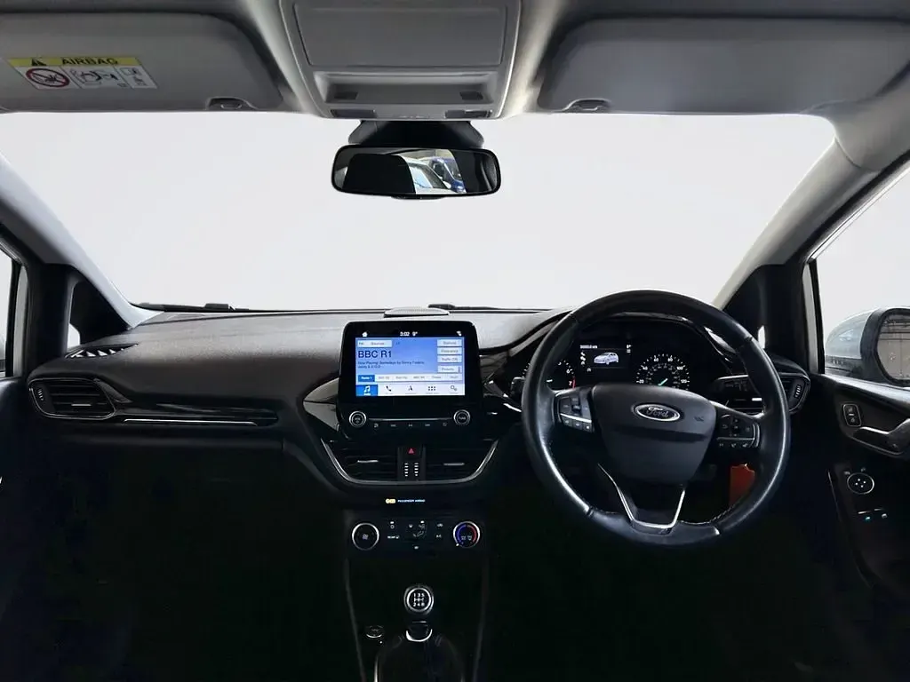 Usado Ford Fiesta Zetec 85 HP (62 kW) 2018 Prateado Citadino