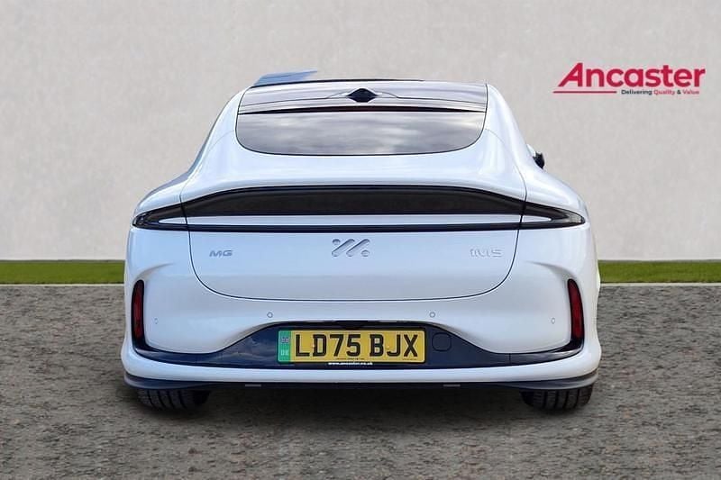 Used MG IM5 216 kW (295 HP) 2025 White Hatchback