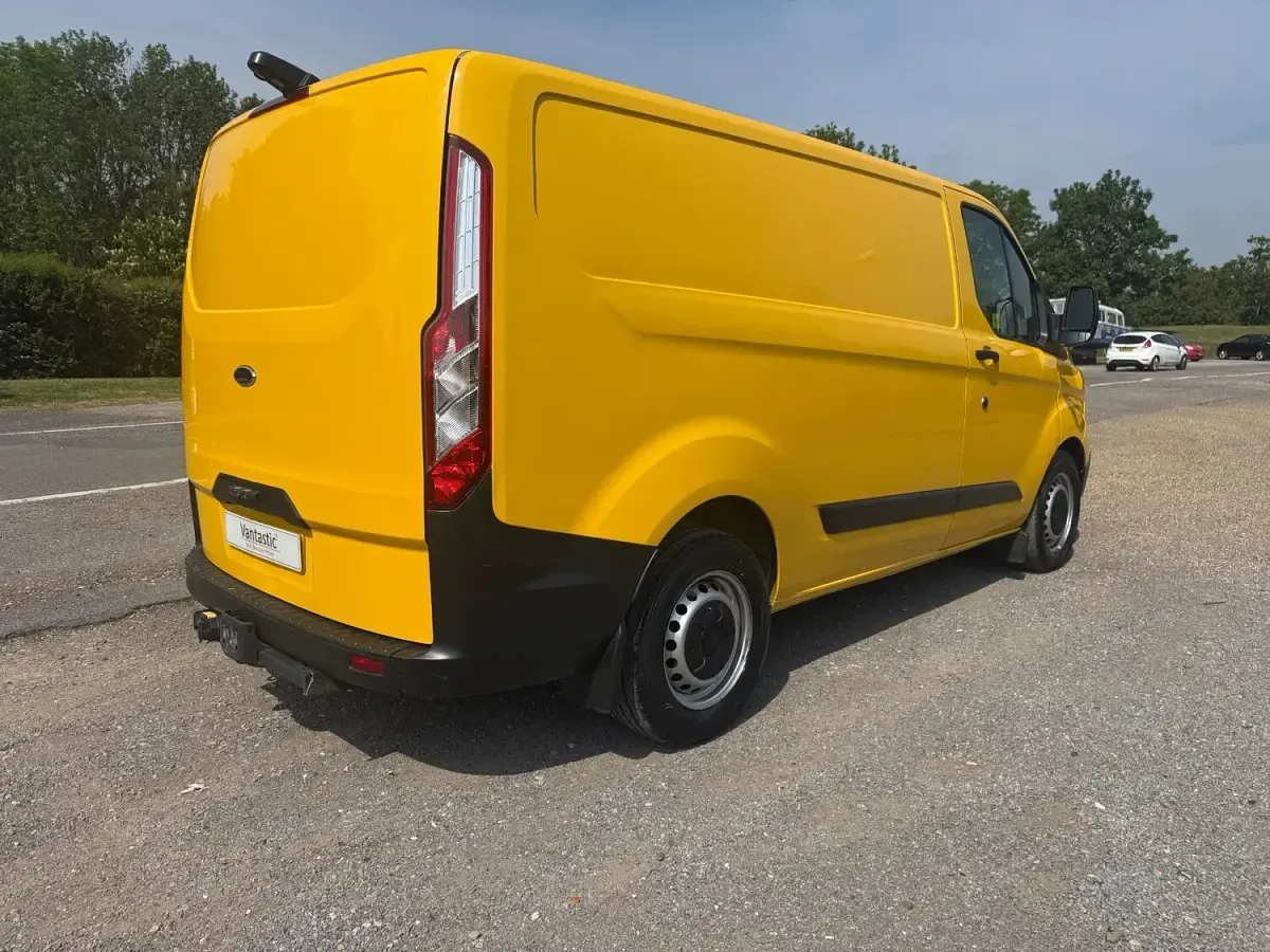 Used Ford Transit Custom 130 HP (95 kW) 2022 Yellow Van