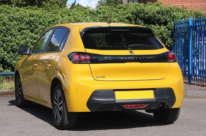 Used Peugeot 208 Active+ 101 HP (74 kW) 2023 Yellow Hatchback
