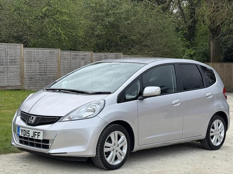Used Honda Jazz ES 99 HP (72 kW) 2015 Silver Hatchback
