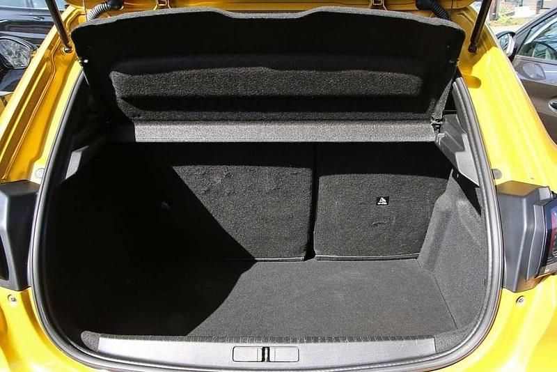 Used Peugeot 208 Allure 101 HP (74 kW) 2020 Yellow Hatchback