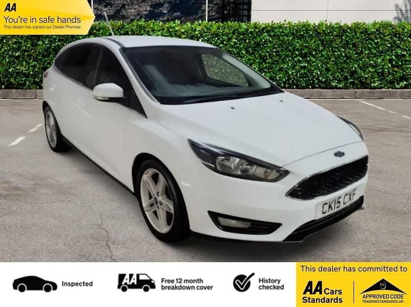 Used Ford Focus Zetec 125 HP (91 kW) 2015 White Hatchback