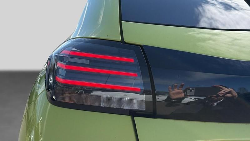 Used Peugeot 208 Allure 99 HP (72 kW) 2024 Yellow Hatchback