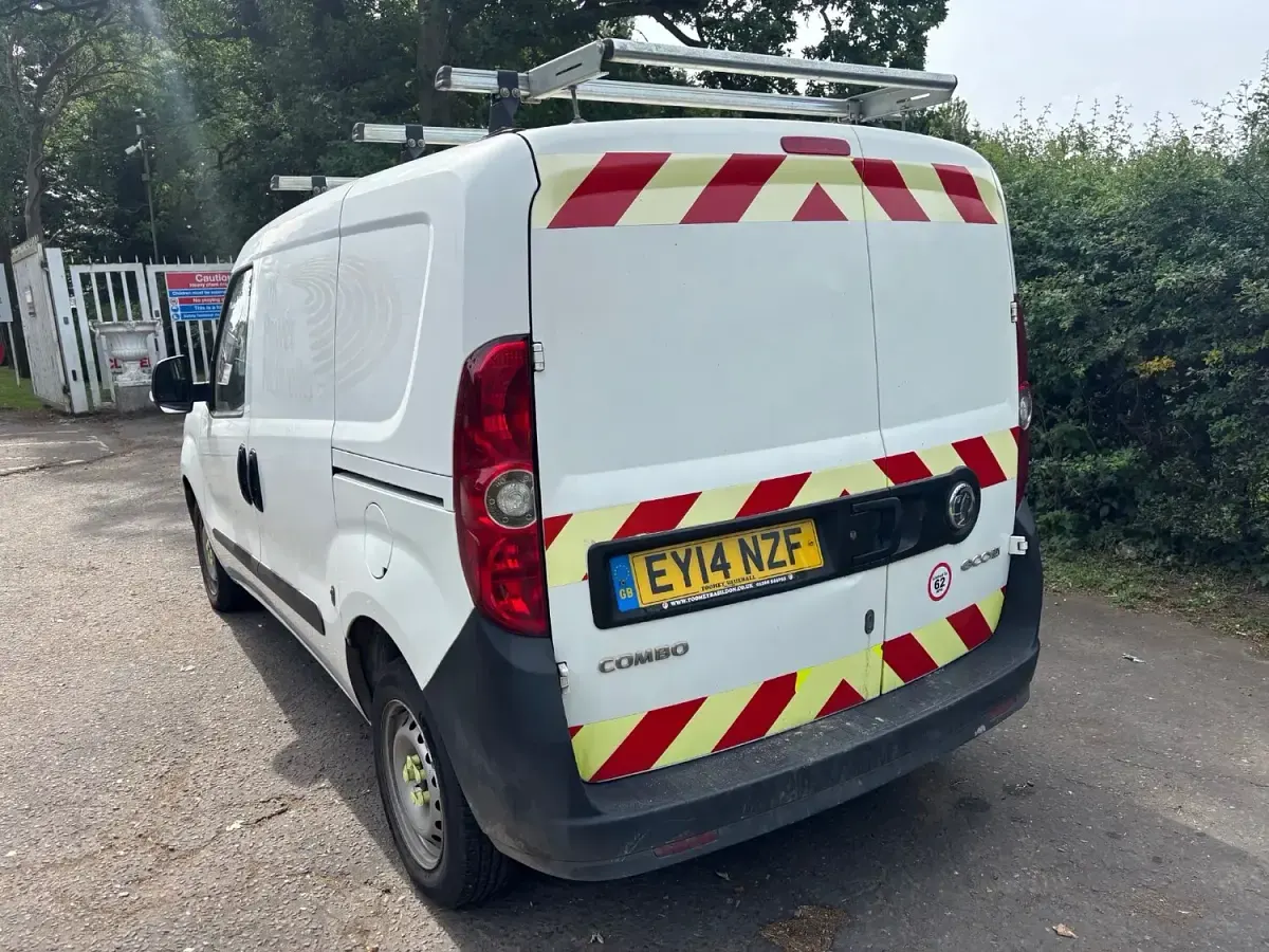 Używany Vauxhall Combo 2014 Biały Minivan
