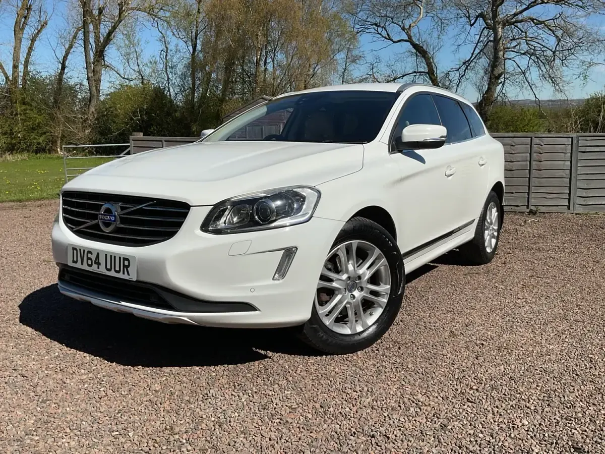 Usado Volvo XC60 SE Lux 181 HP (133 kW) 2014 Branco SUV