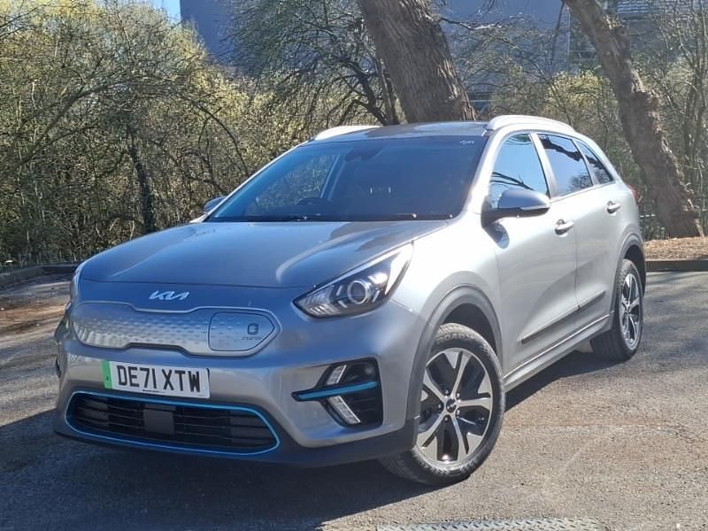 Begagnad Kia e-Niro 147 kW (201 HK) 2022 Grå SUV
