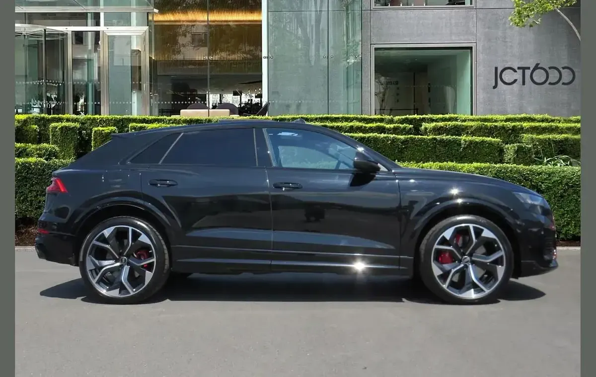 Used Audi Q8 Advanced 591 HP (434 kW) 2023 Black SUV