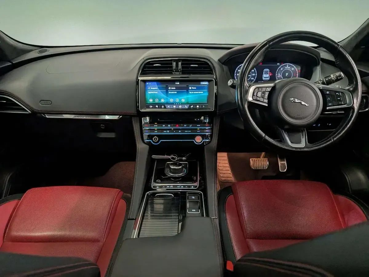 Used Jaguar F-Pace Chequered Flag 180 HP (132 kW) 2019 Grey SUV