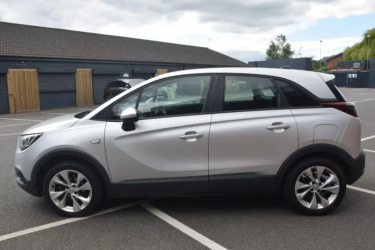 Used Vauxhall Crossland X 81 HP (59 kW) 2017 Silver SUV