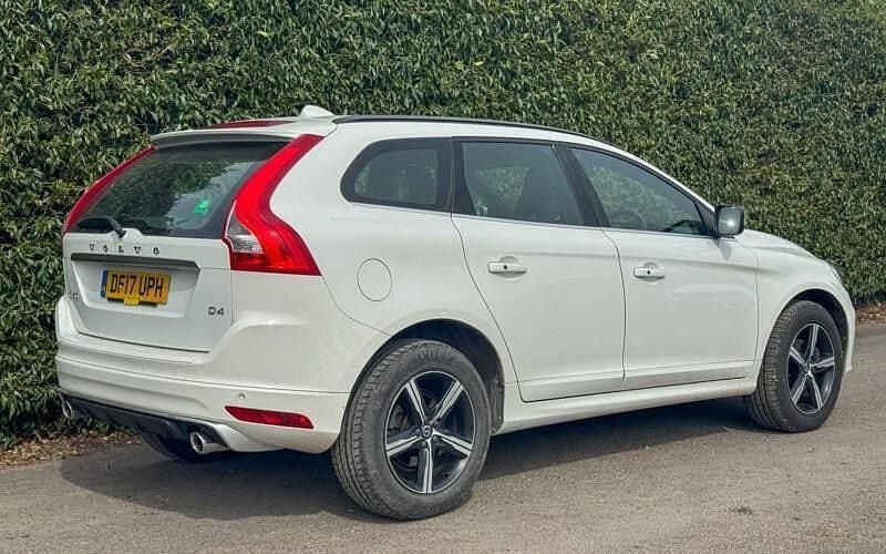 Used Volvo XC60 R-Design 190 HP (139 kW) 2017 White SUV