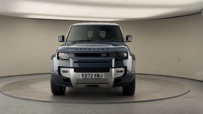 Used Land Rover Defender SE 250 HP (183 kW) 2022 Nebelquell blue SUV