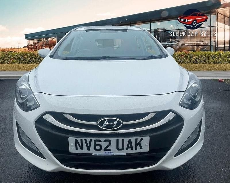 White Used 2013 Hyundai i30 Active Estate | £2,799 (Fair price) - Image 1/4