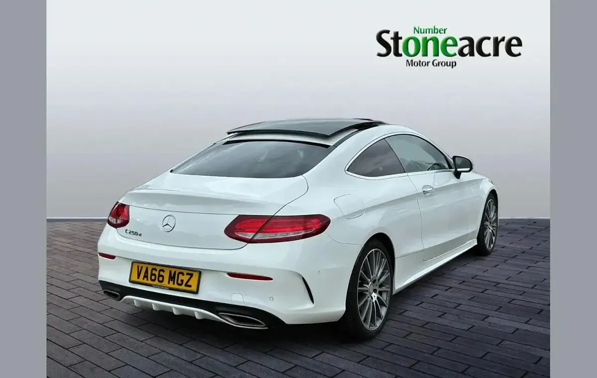 Used Mercedes C250 AMG Line Premium Plus 204 HP (150 kW) 2016 White Coupe
