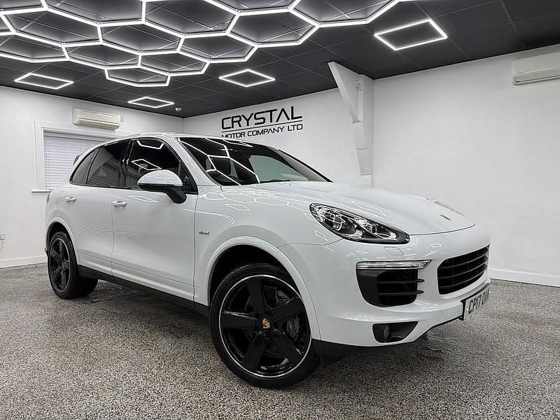 White Used 2017 Porsche Cayenne Platinum Edition SUV | £24,595 (Fair price) - Image 1/4