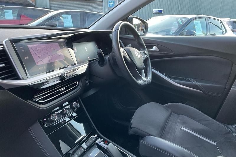 Used Vauxhall Grandland X GSe 296 HP (217 kW) 2023 White SUV