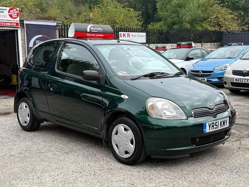 Green Used 2001 Toyota Yaris Hatchback | £4,295 (Expensive) - Image 1/4