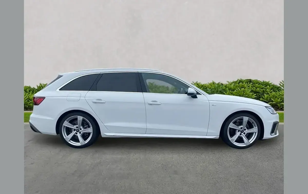 Used Audi A4 S-Line 150 HP (110 kW) 2023 White Estate