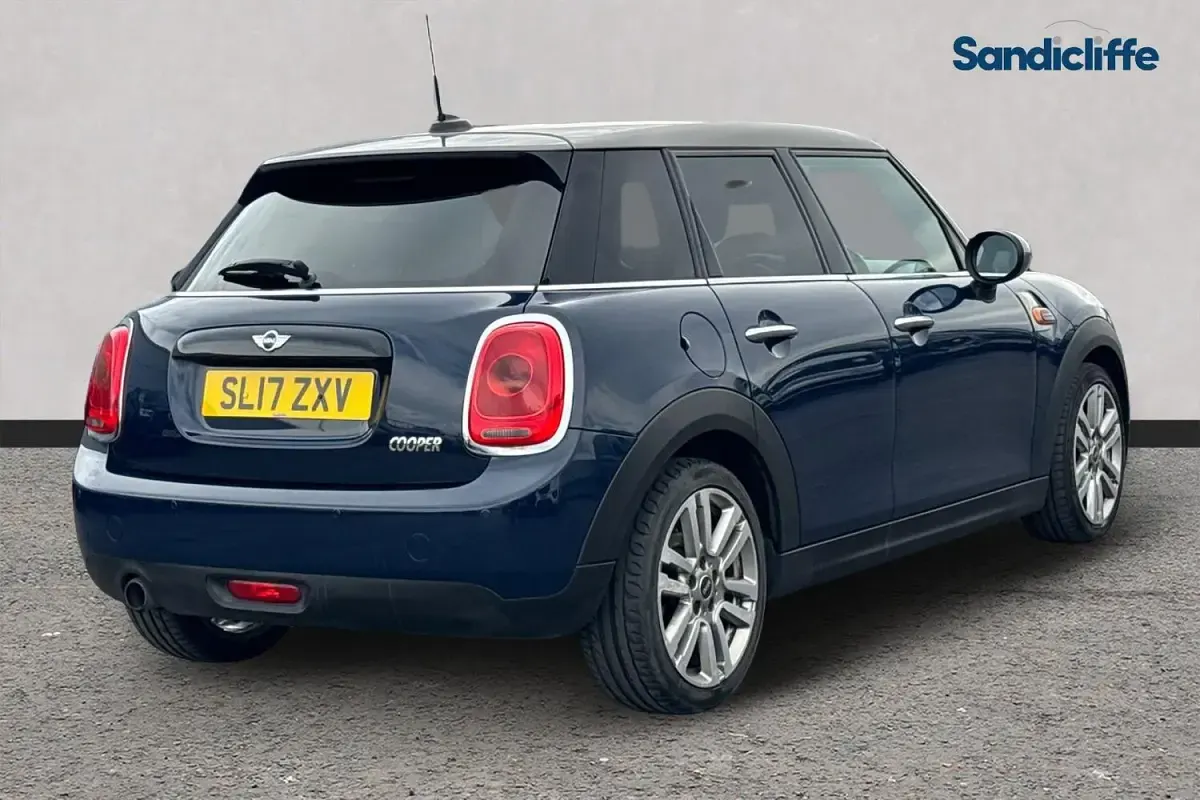 Used Mini Cooper Seven 136 HP (100 kW) 2018 Metallic  caribbean aqua Hatchback