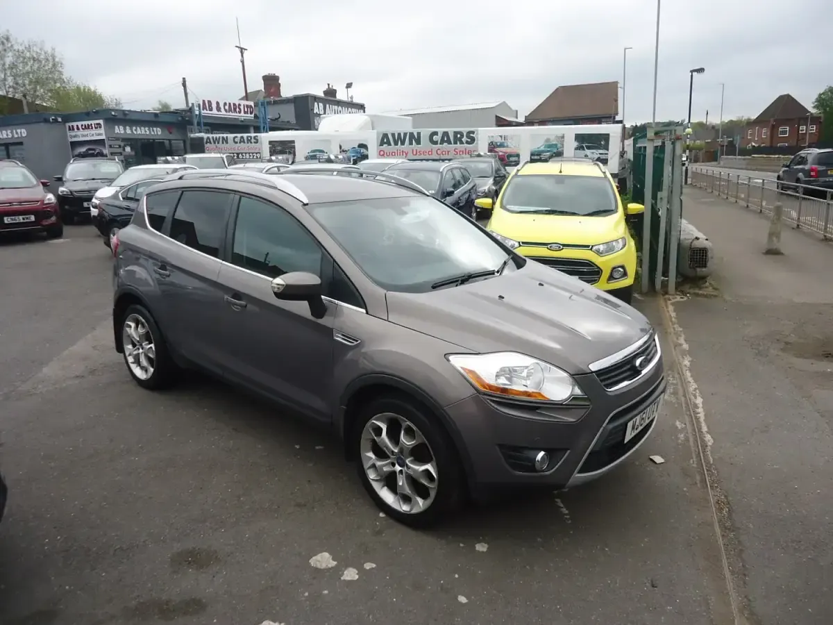 Usado Ford Kuga Titanium 140 HP (102 kW) 2012 Castanho SUV