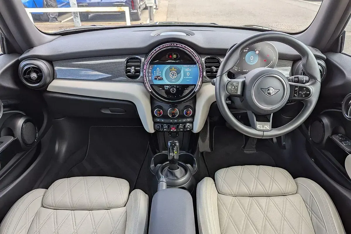 Used Mini Cooper Exclusive 134 HP (98 kW) 2024 Black Hatchback